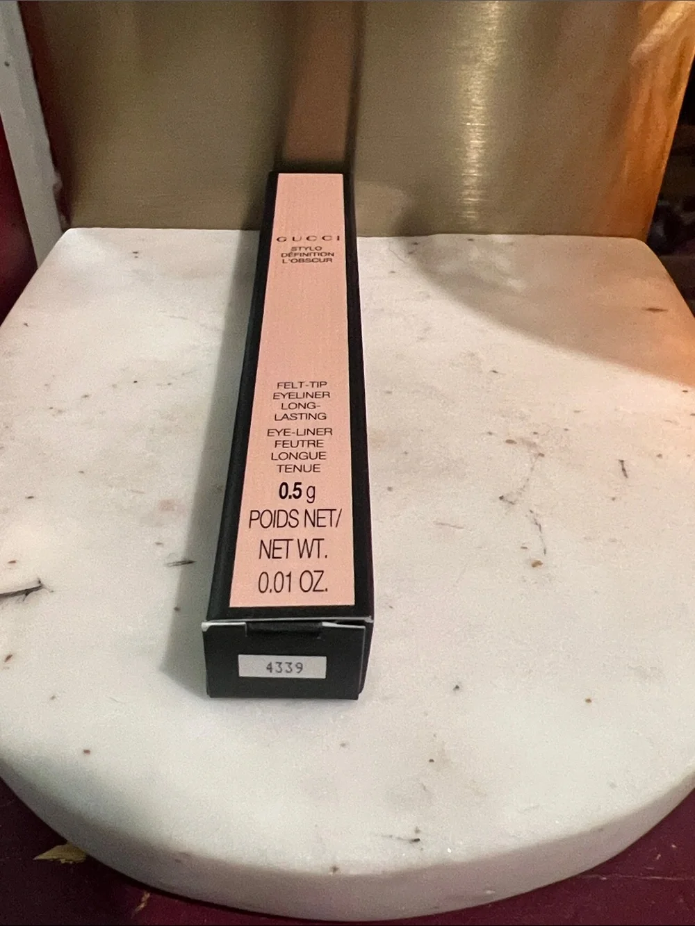 Gucci Pink Felt-Tip Eyeliner Long-Lasting -Eve Black